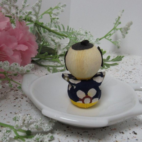 Traditional mini Kokeshi doll, japanese doll, mini - Picture 6 of 7